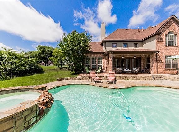4th image of 67 Forest Hills Cir