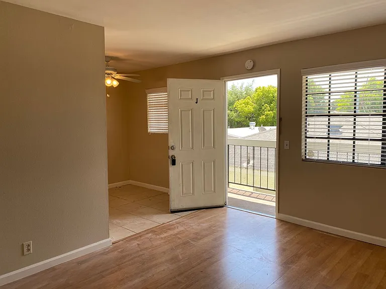 405 W Alameda Ave #J — Photo 3