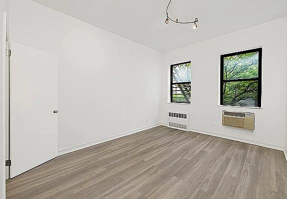 3rd image of 340 W 48th St #3E