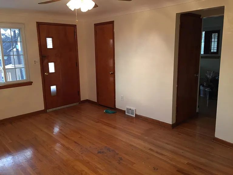 210 Marion Ave — Photo 4