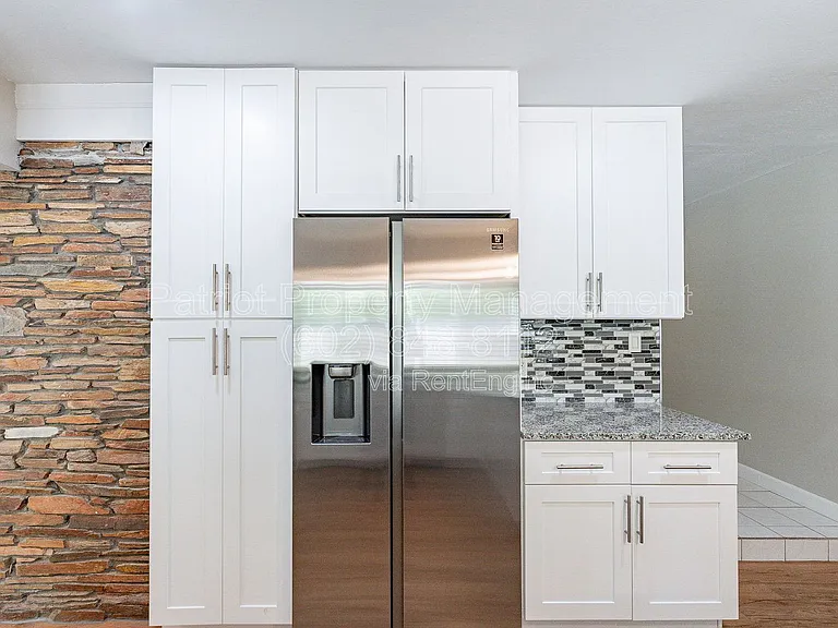 110 W Seldon Ln — Photo 12