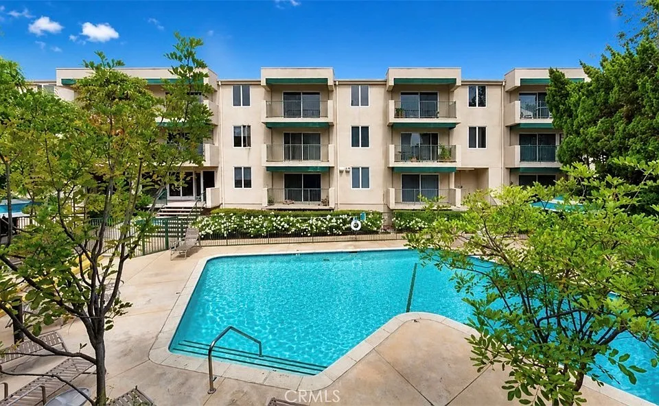 4501 Cedros Ave #123