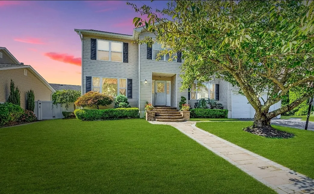5 bed, 3.5 bath, 2384 sqft, $4,275 — Photo 1