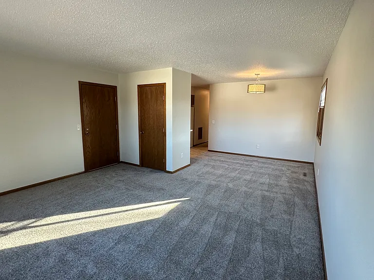 225 Heather Ln #4 — Photo 8
