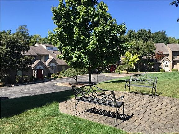 3rd image of 606 Essex Ct