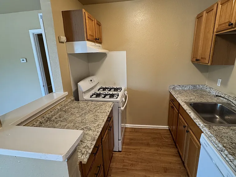 216 Lucas St #6 — Photo 3