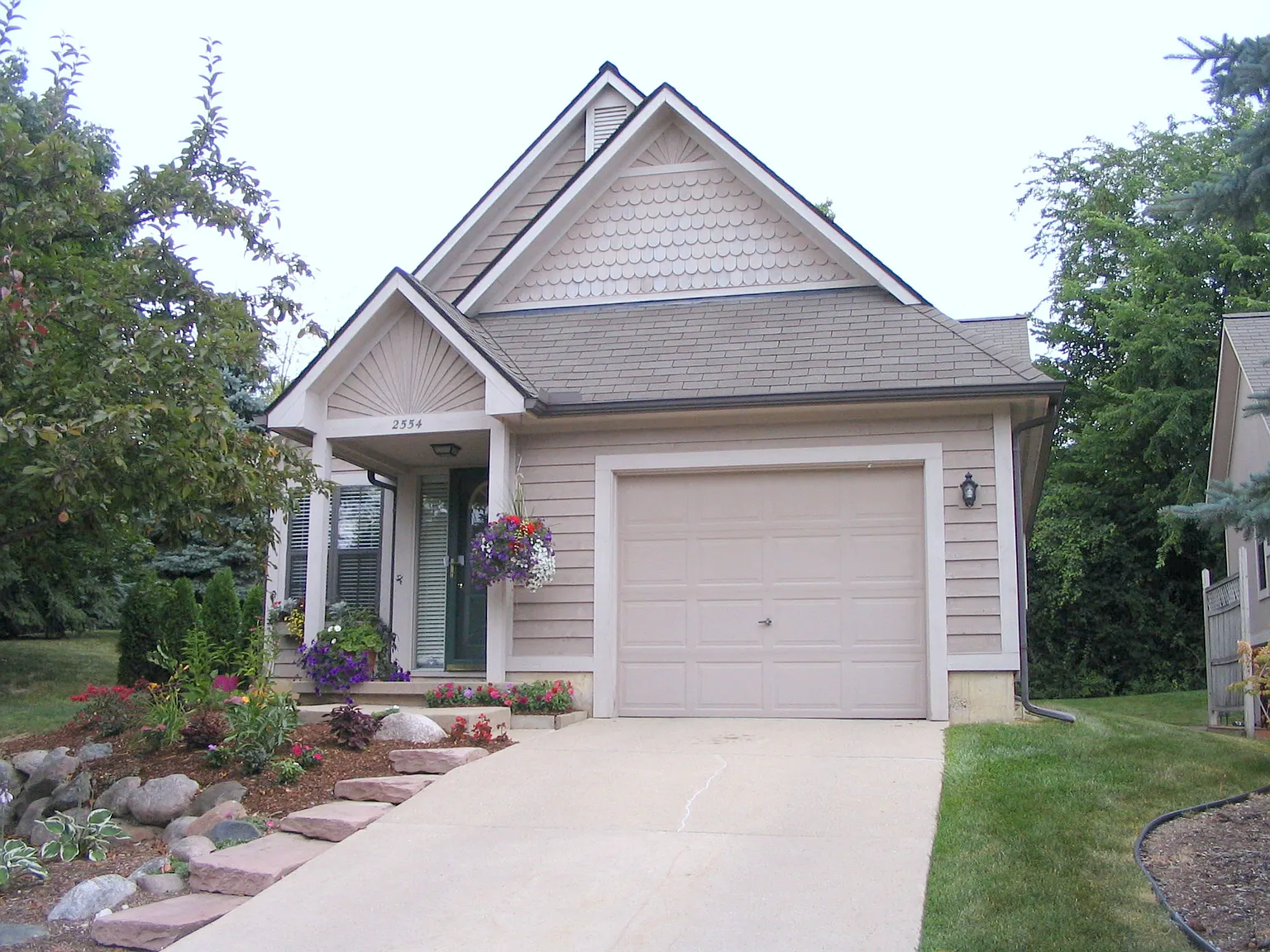 2554 Country Village Ct photo 1