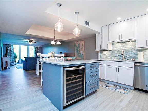 2nd image of 200 Periwinkle Way Unit 114