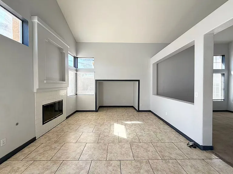 901 Golden Hawk Way — Photo 5