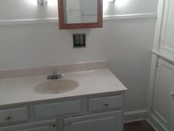 5th image of 901 W North St