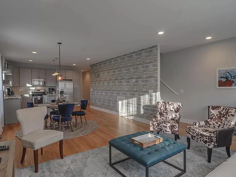 1411B Arthur Ave — Photo 21