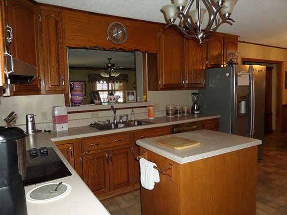 WORK ISLAND ADDS EXTRA COUNTER SPACE