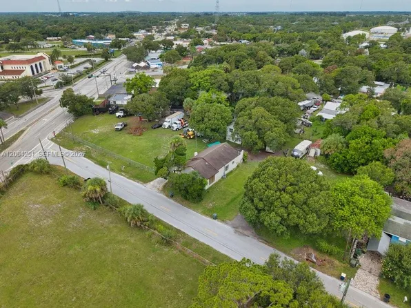 2108 Okeechobee Rd, Fort Pierce, FL 34950