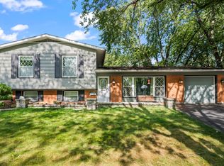 7979 Huntington Cir N, Hanover Park, IL 60133