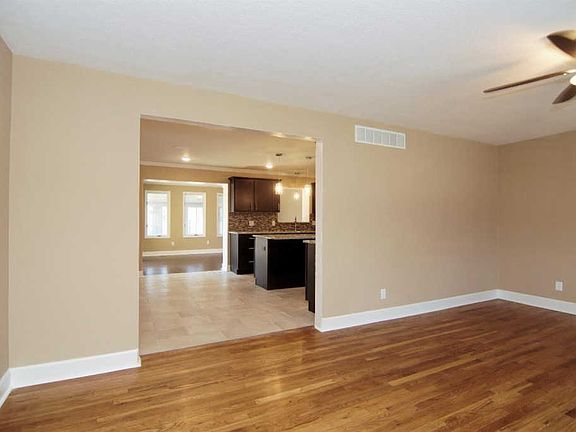 3rd image of 4495 Homelawn Ave