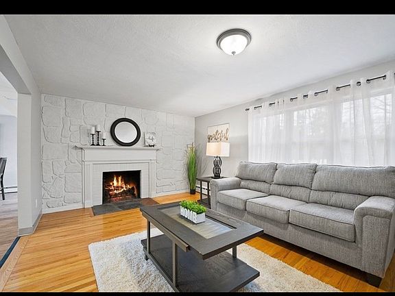 3rd image of 122 Robinson Rd