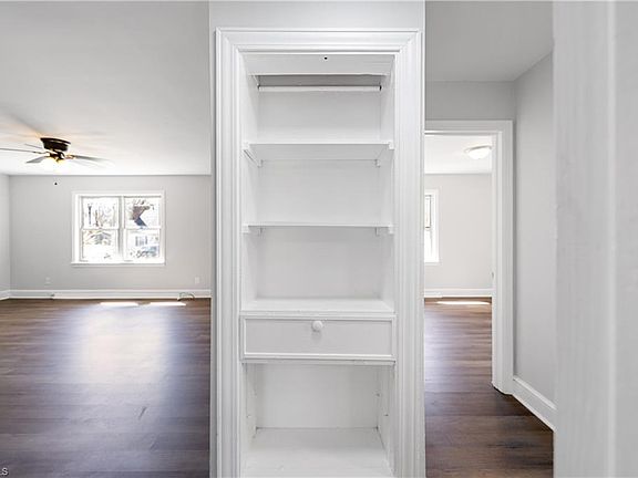 5th image of 1020 Summit Ave
