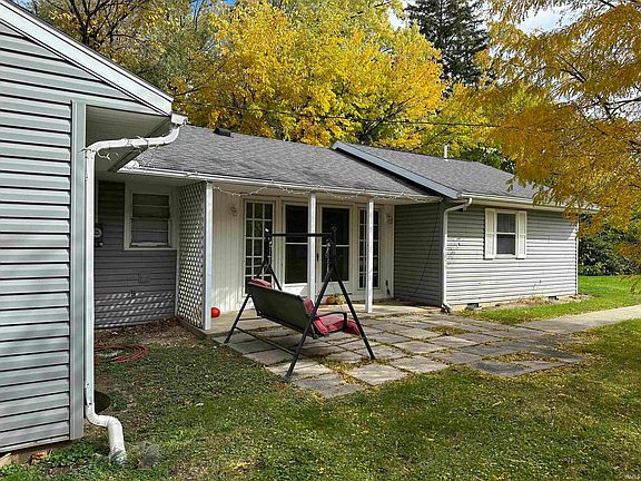 2nd image of 1320 N Woodridge Ave