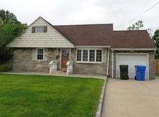 9 Longfellow Dr, Colonia, NJ