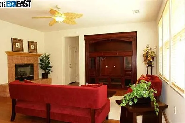 3163 Ashbrook Ln — Photo 3