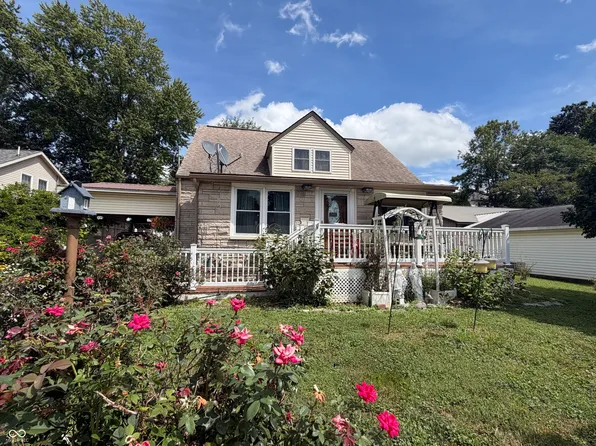 702 NW 2nd St, Washington, IN 47501