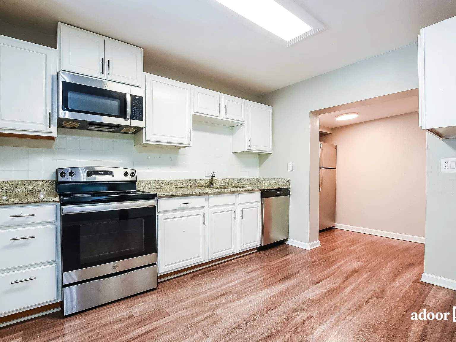 3 bed, 2.0 bath, 1411 sqft, $1,945 — Photo 2