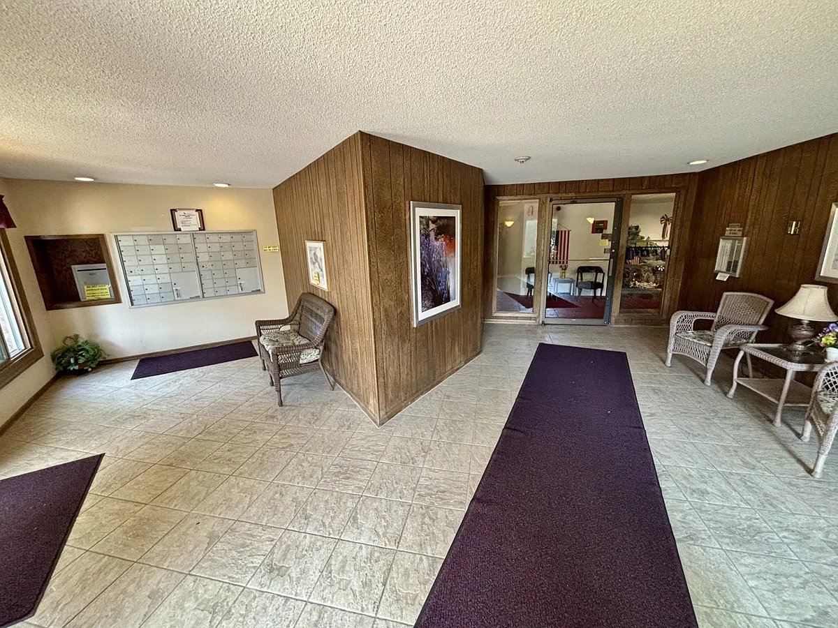 2 bed, 1190 sqft, $1,495 — Photo 2