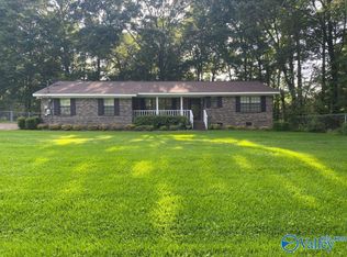 818 Christopher Cir, Albertville, AL 35951