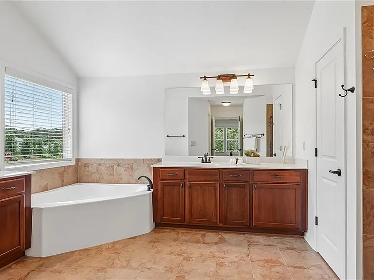 5811 Kendrix Ridge Dr — Photo 39