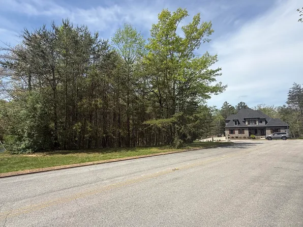 5 Ives Lake Rd, Signal Mountain, TN 37377