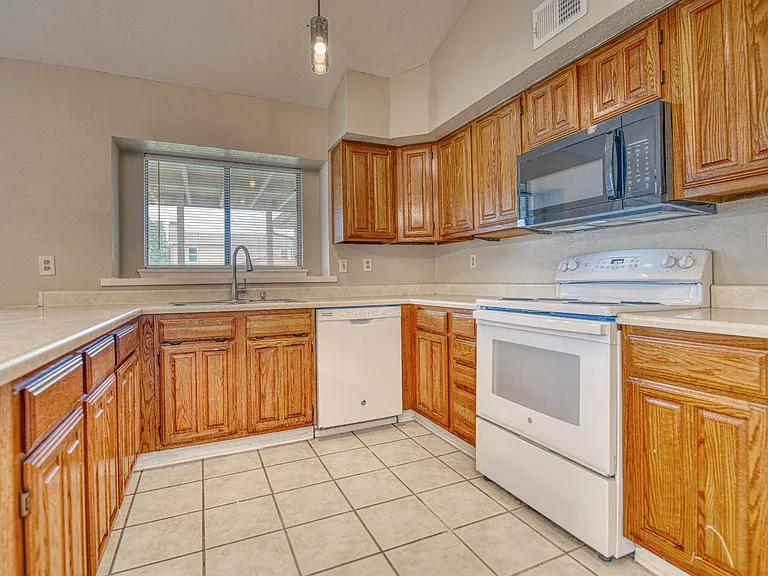 9314 Shipman St — Photo 10