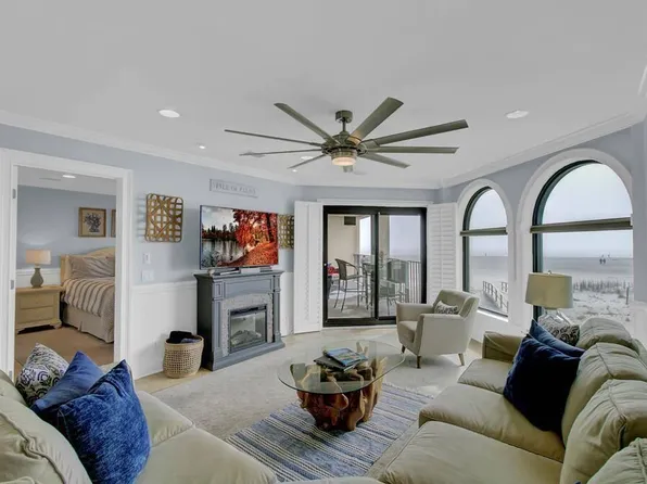 9002 Palmetto Dr APT 113, Isle Of Palms, SC 29451