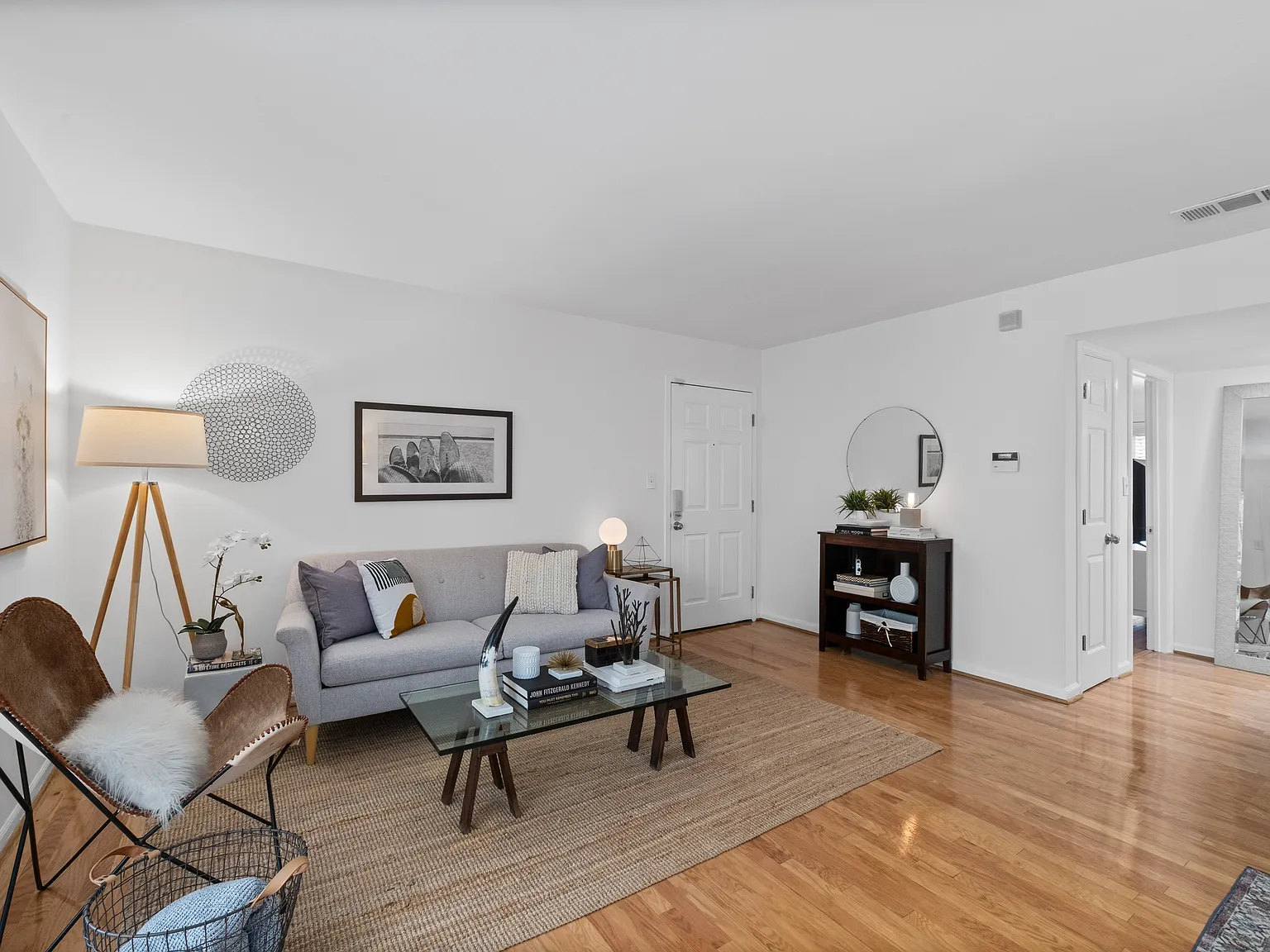 2 bed, 1060 sqft, $2,650 — Photo 2