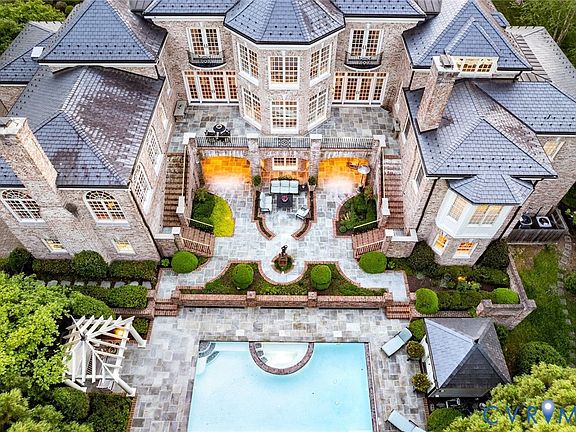 3rd image of 105 Brookschase Ln