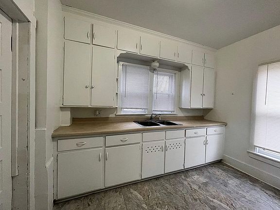 2nd image of 1424 Hays Park Ave