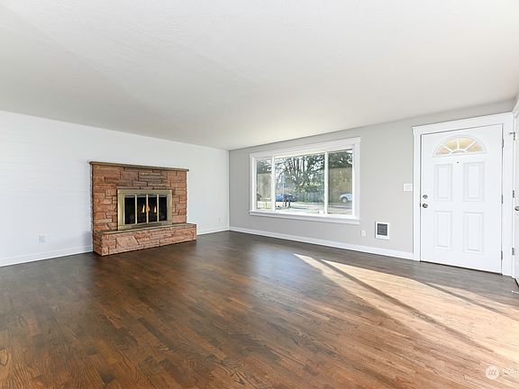 4th image of 8815 46th Drive NE
