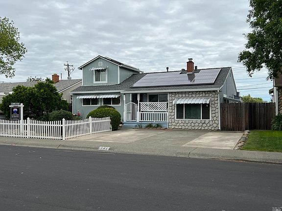 5th image of 131 Stinson Ave
