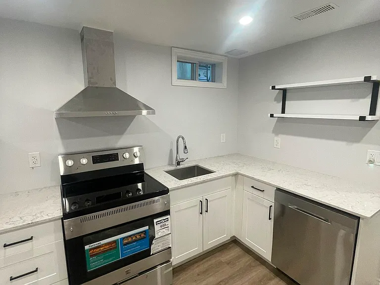 801 Patterson Pl — Photo 2