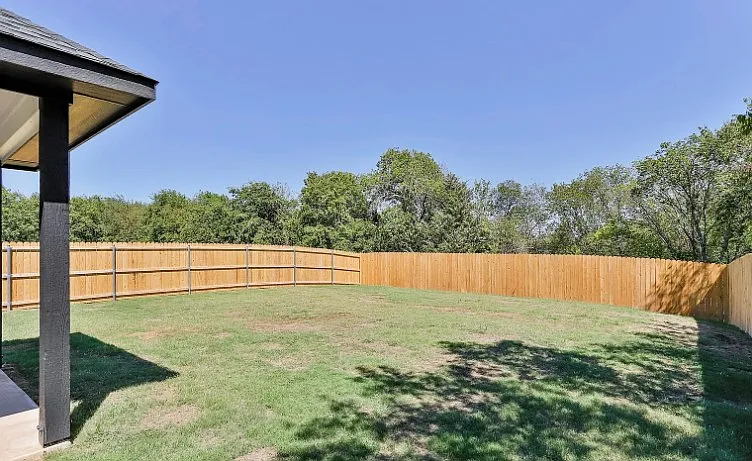 220 Jones St — Photo 16