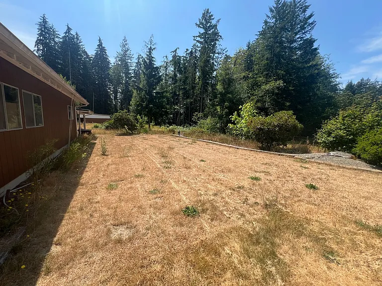 1052 SE Deep Lake Rd — Photo 7