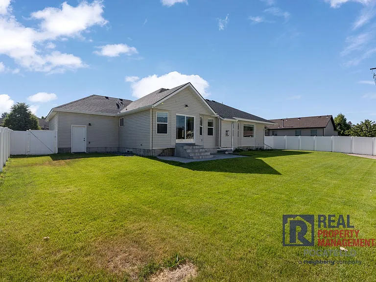 5215 Kymball Dr — Photo 35