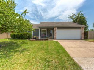 9476 E Aspenwood Dr, Claremore, OK 74019