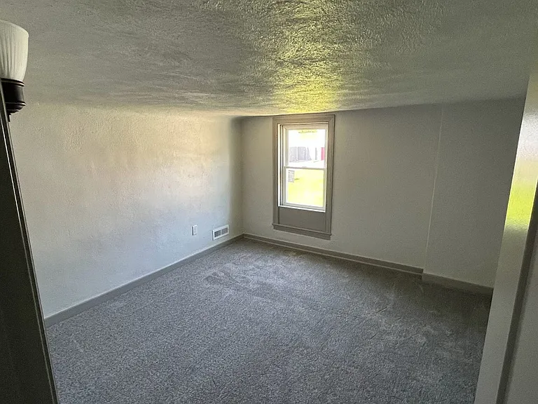 36 N Lee St — Photo 8