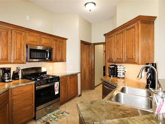 4th image of 2391 Bradford Ave