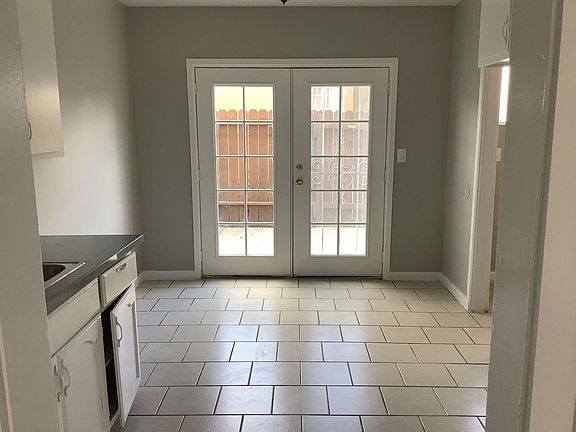 2nd image of 4008 Live Oak St #B