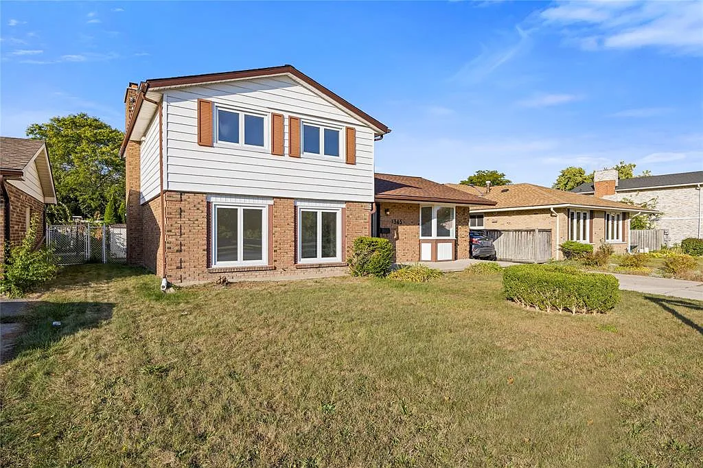 1345 Wiltshire Dr photo 1