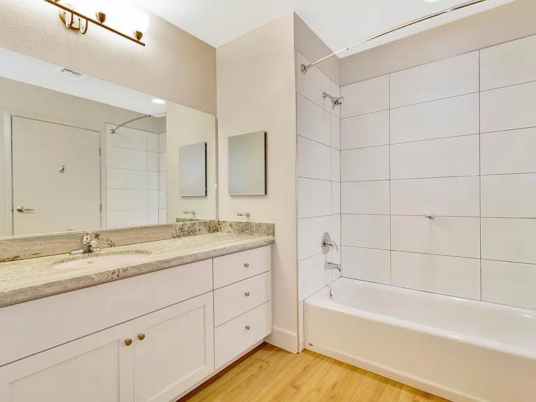 Bathroom Tub/Shower