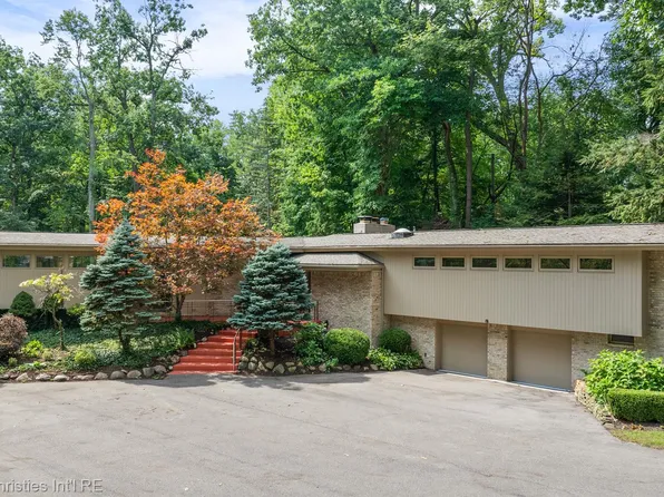 1391 Cedar Bend Dr, Bloomfield Hills, MI 48302