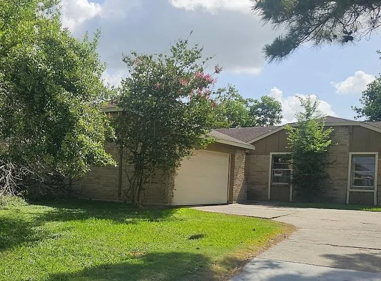 8710 Parkway Forest Dr — Photo 1