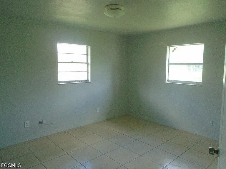 4941 Howard St — Photo 5